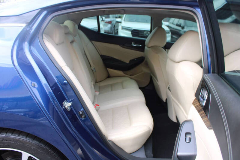 2017 Nissan Maxima Platinum