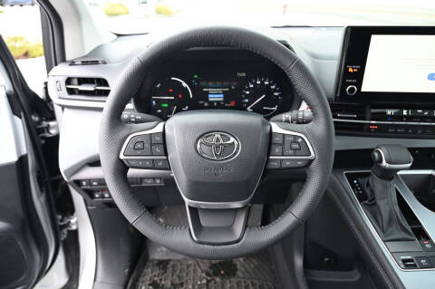 2025 Toyota Sienna XLE 8-Passenger