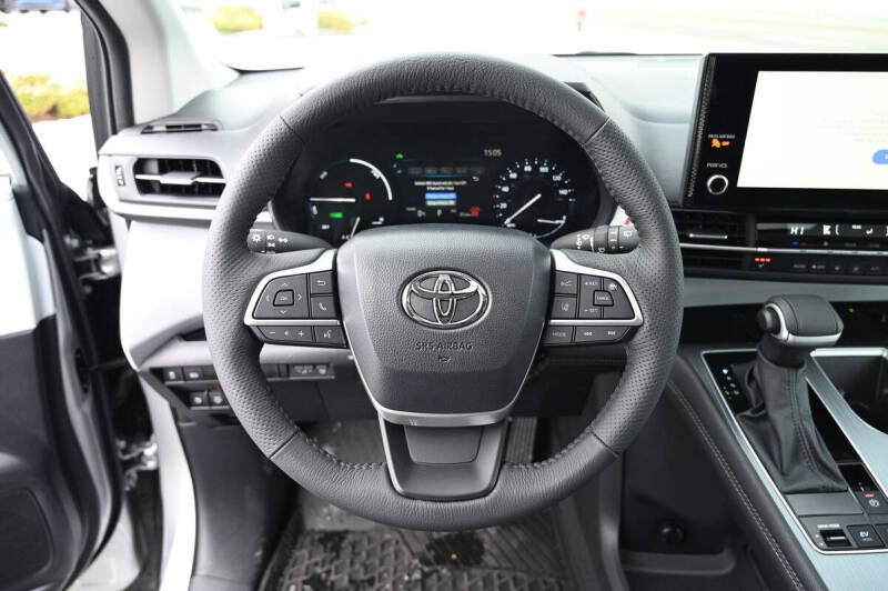 2025 Toyota Sienna XLE 8-Passenger