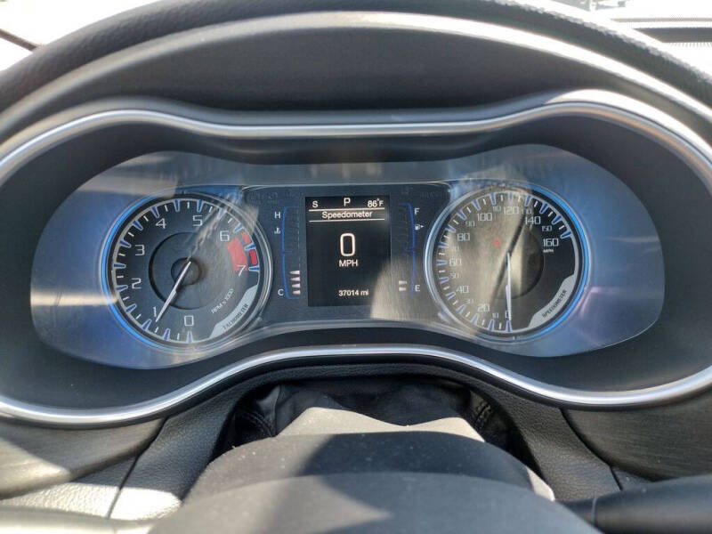 2016 Chrysler 200 LX