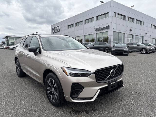 2025 Volvo XC60 B5 Core Dark Theme
