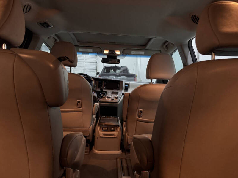 2020 Toyota Sienna XLE 8-Passenger