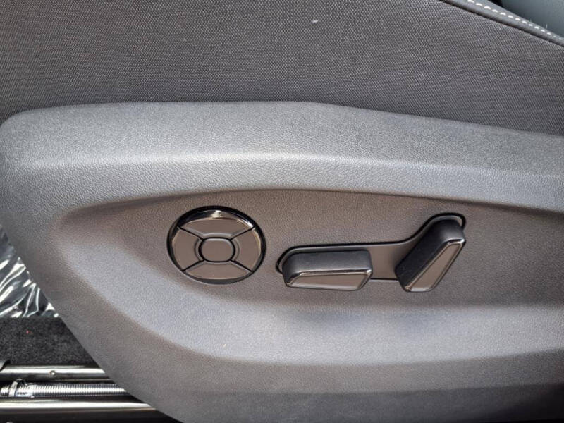 2025 Volkswagen Tiguan SE