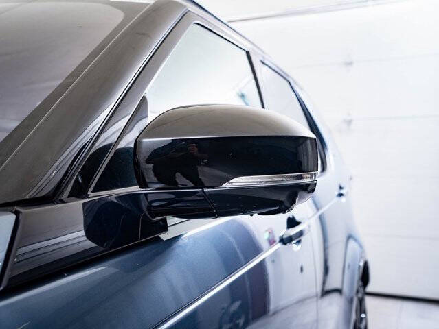 2023 Land Rover Discovery P300 S R-Dynamic