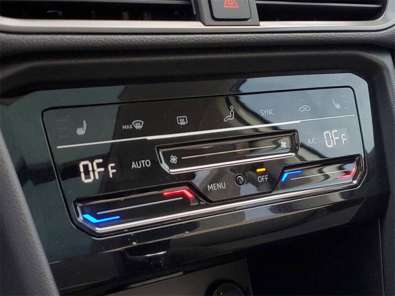 2025 Volkswagen Taos SE Black