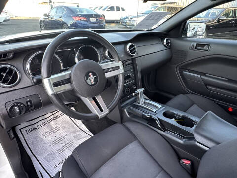 2007 Ford Mustang V6 Deluxe