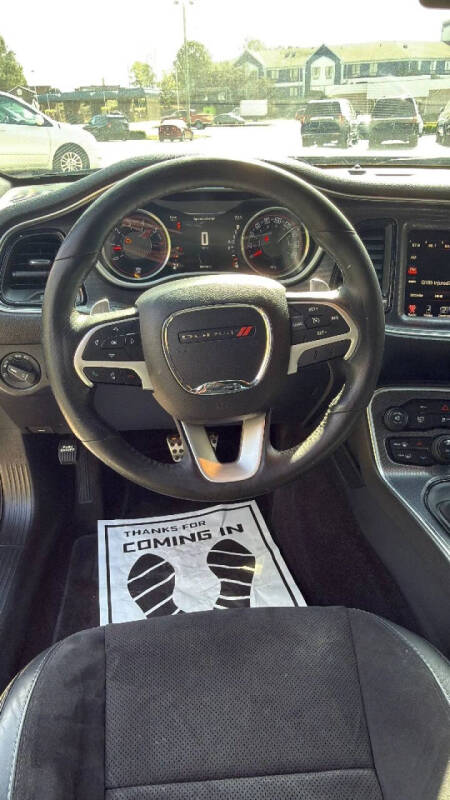 2016 Dodge Challenger 392 HEMI Scat Pack Shaker