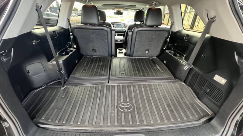 2019 Toyota Highlander SE