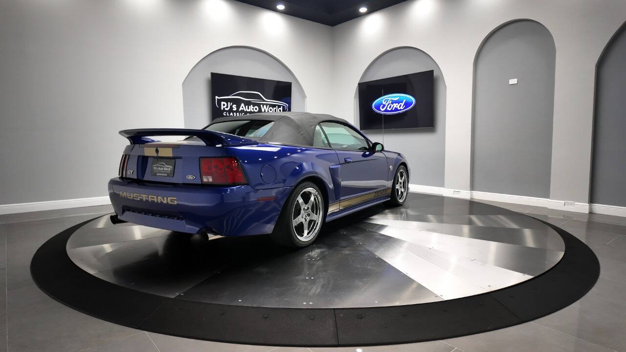 2004 Ford Mustang 32