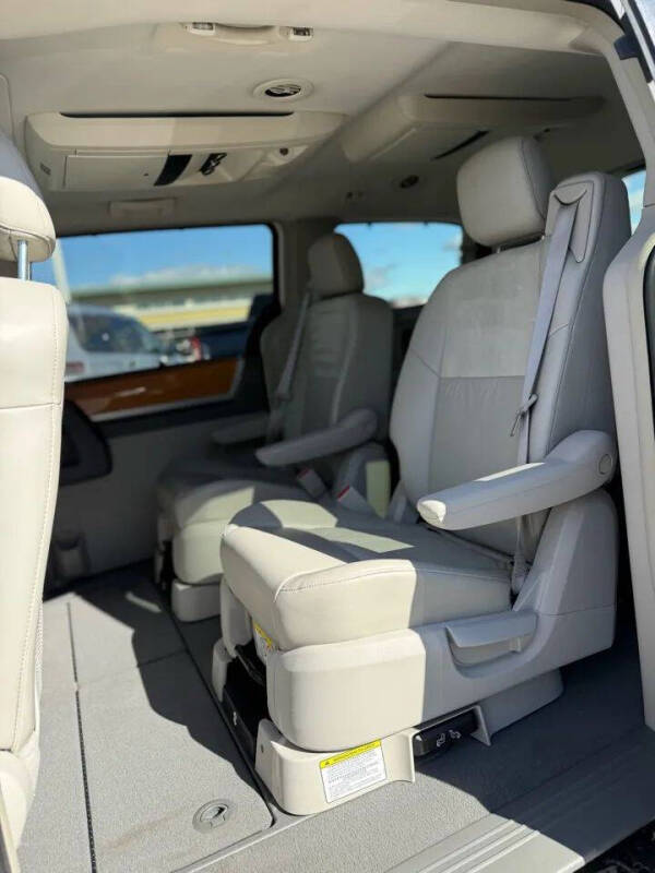 2008 Chrysler Town and Country Limited