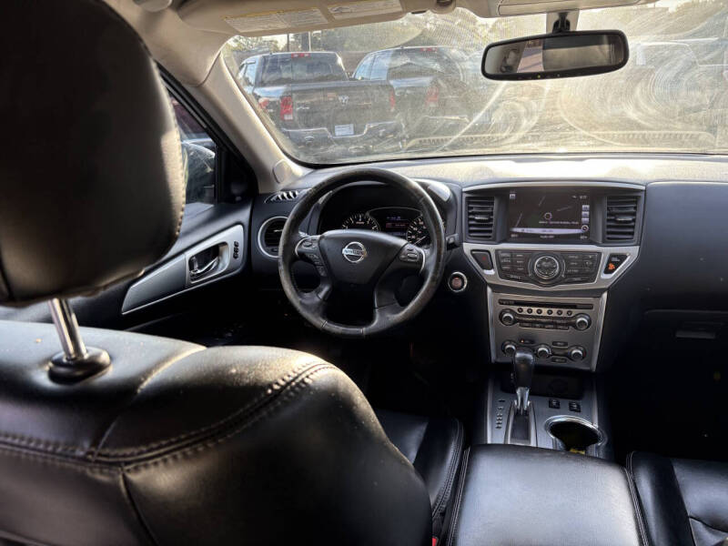 2017 Nissan Pathfinder SL