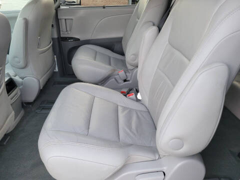 2015 Toyota Sienna XLE 8-Passenger