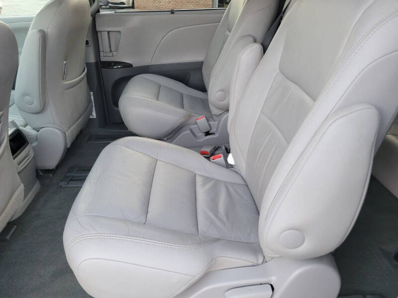 2015 Toyota Sienna XLE 8-Passenger
