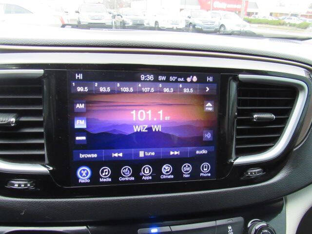 2017 Chrysler Pacifica Touring-L Plus