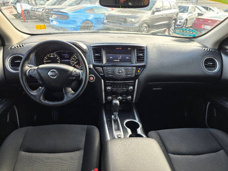 2020 Nissan Pathfinder SV