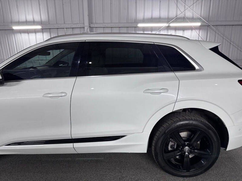 2019 Audi e-tron quattro Premium Plus
