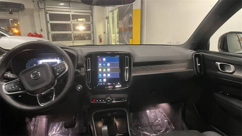 2025 Volvo XC40 B5 Plus Dark Theme