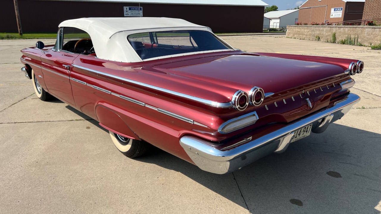 1960 Pontiac Bonneville 23