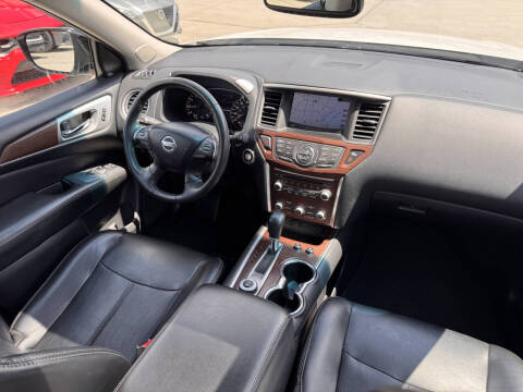 2017 Nissan Pathfinder Platinum