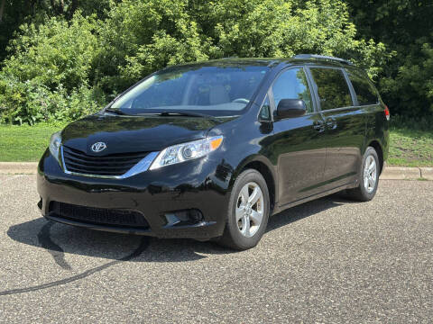 2013 Toyota Sienna LE 8-Passenger