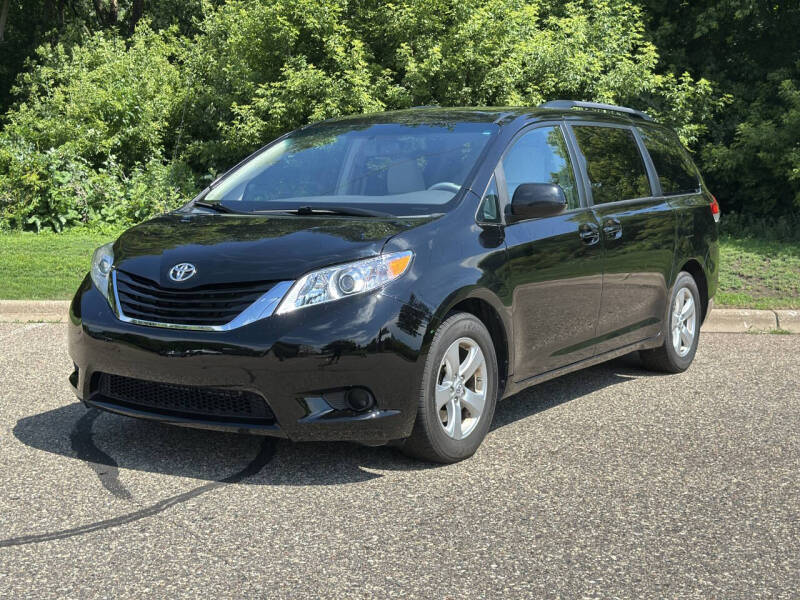 2013 Toyota Sienna LE 8-Passenger
