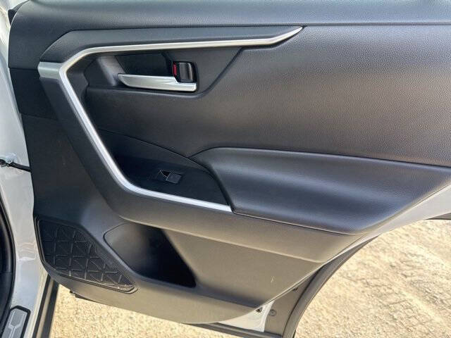 2023 Toyota RAV4 Hybrid SE