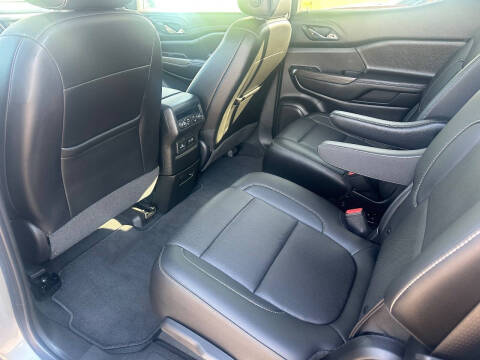 2023 GMC Acadia SLT