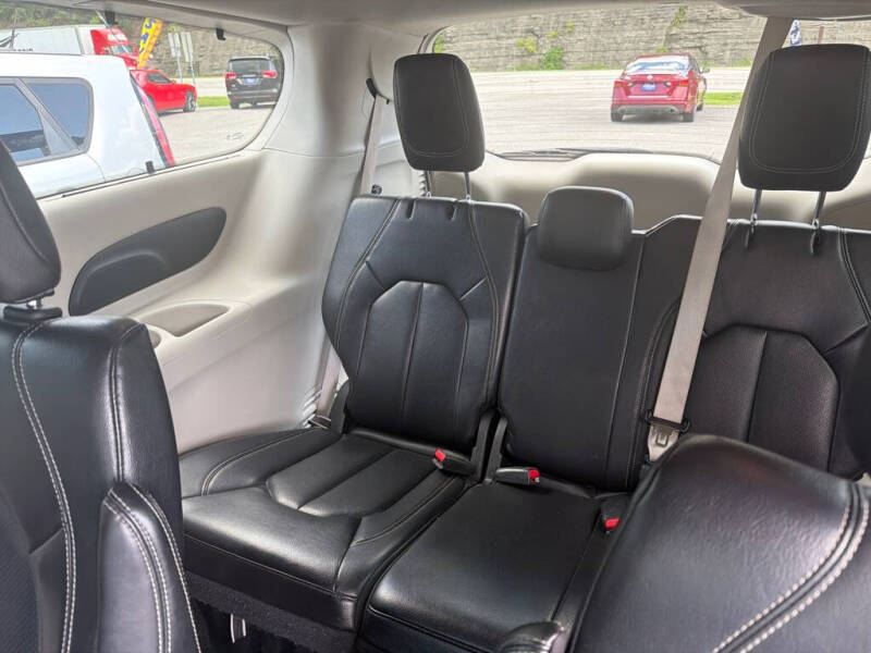 2022 Chrysler Pacifica Touring L