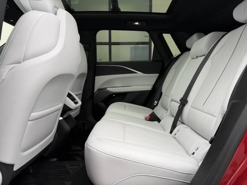 2025 Cadillac LYRIQ Luxury 1