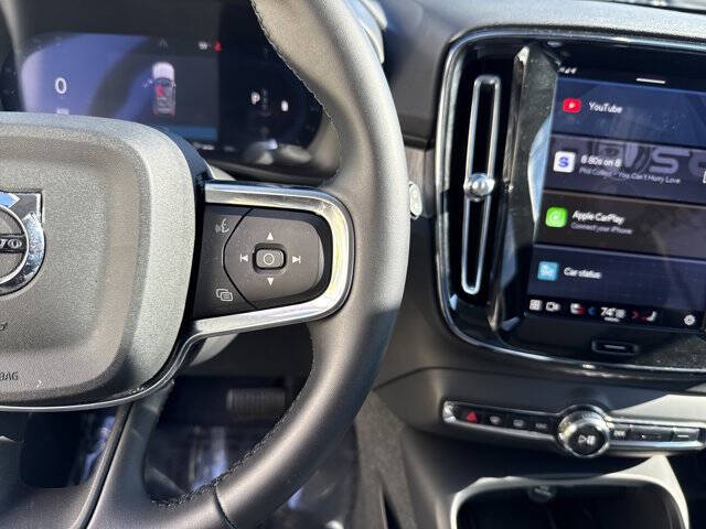 2025 Volvo XC40 B5 Core Bright Theme