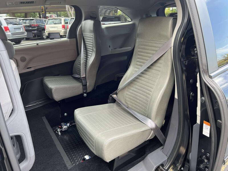 2021 Toyota Sienna LE 8-Passenger