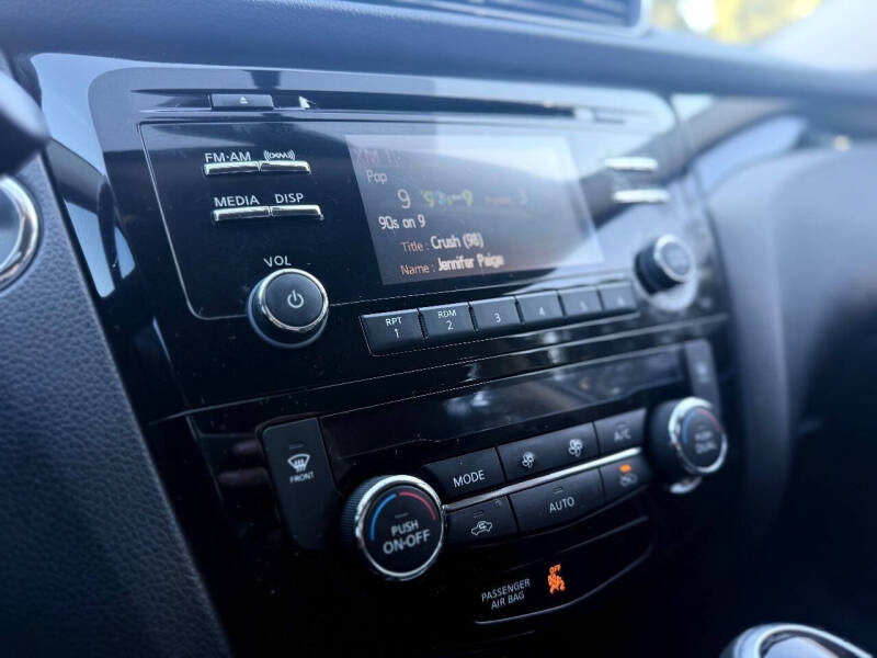 2017 Nissan Rogue Sport SV