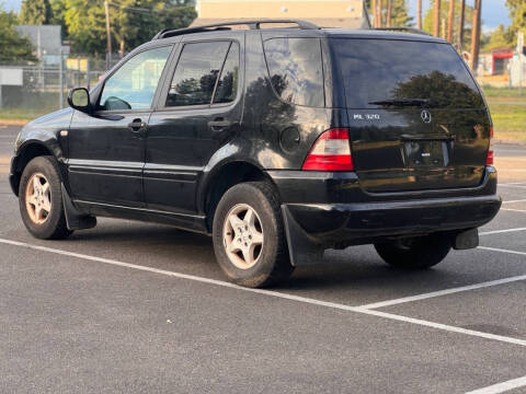 2000 Mercedes-Benz M-Class ML 320