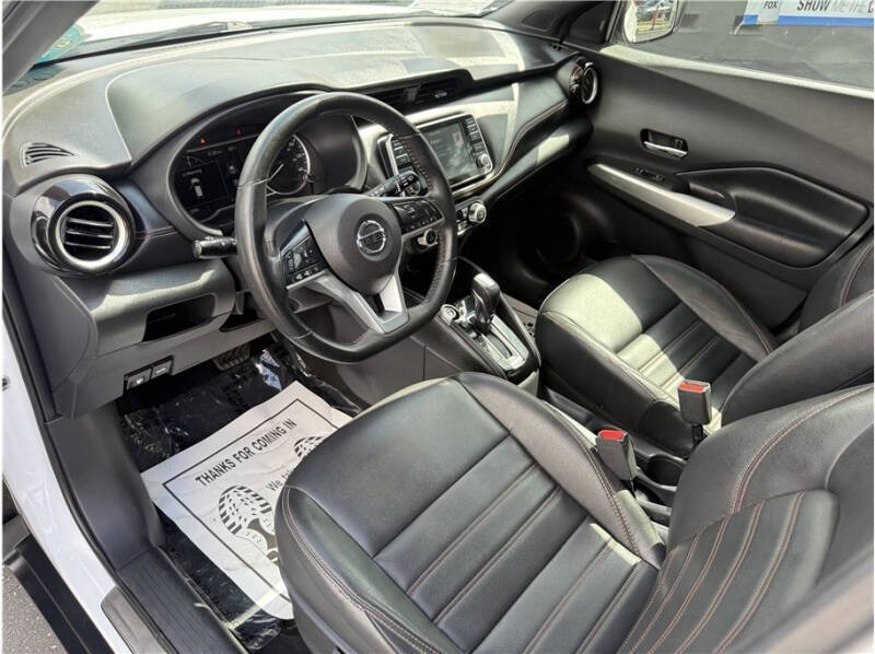 2020 Nissan Kicks SR