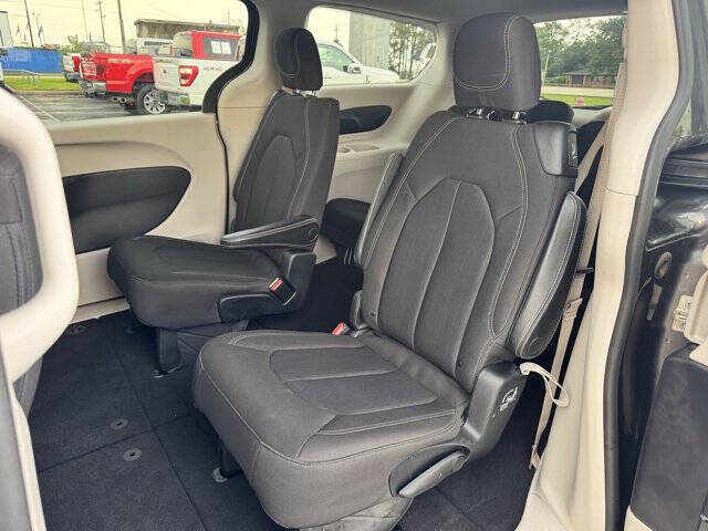 2020 Chrysler Voyager LX