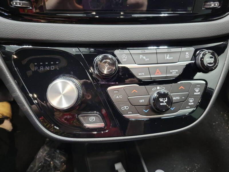 2026 Chrysler Voyager LX