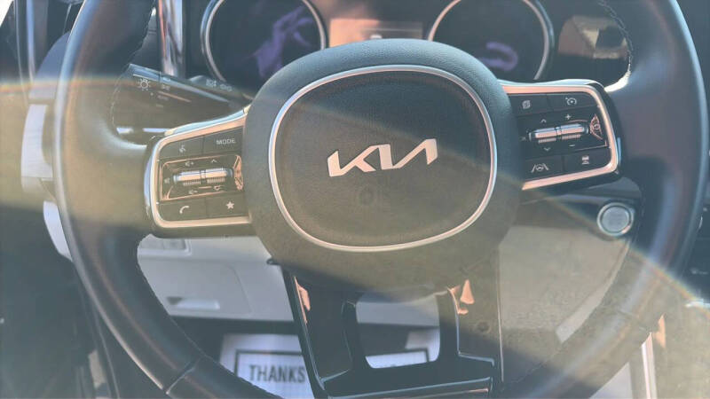 2024 Kia Carnival EX