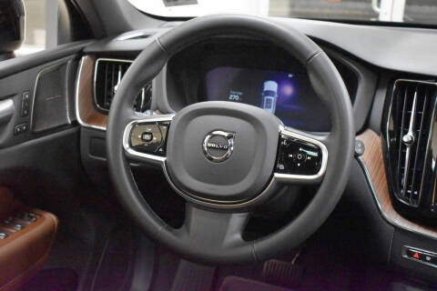 2024 Volvo XC60 B5 Plus Dark Theme