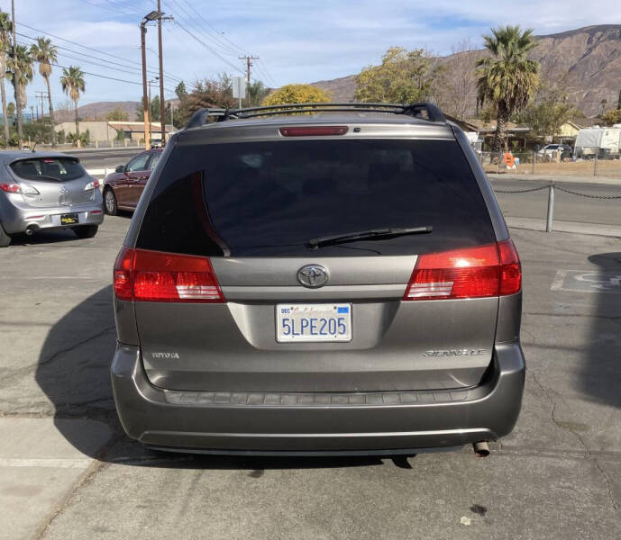 2005 Toyota Sienna LE photo 6