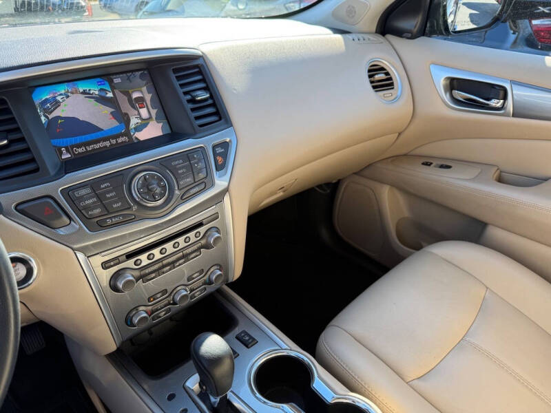 2017 Nissan Pathfinder SL