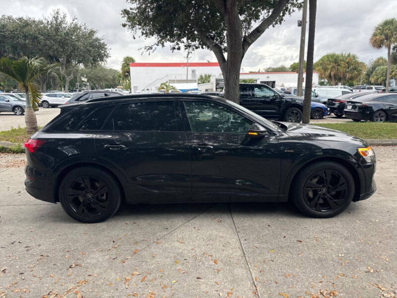 2021 Audi e-tron quattro Premium