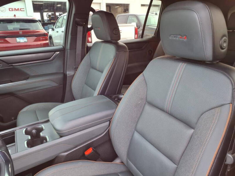 2024 GMC Acadia AT4