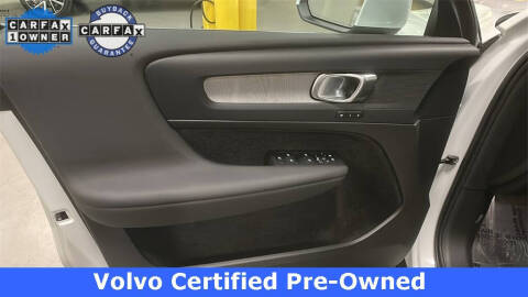 2025 Volvo XC40 B5 Plus Bright Theme