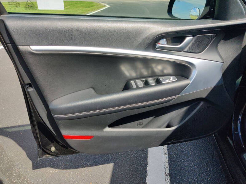 2024 GENESIS G70 Standard - Photo 16