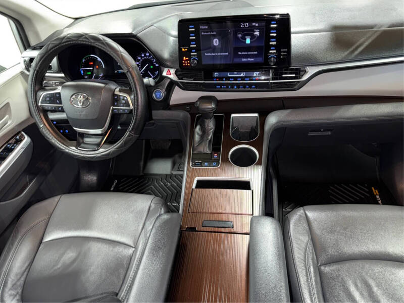 2021 Toyota Sienna LE 8-Passenger