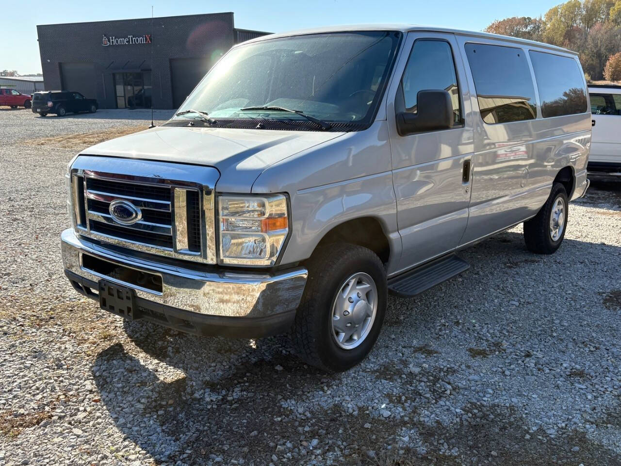 2010 Ford E-Series Econoline Wagon XL's photo
