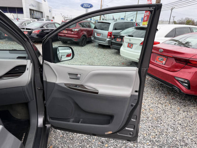 2016 Toyota Sienna XLE Premium 7-Passenger