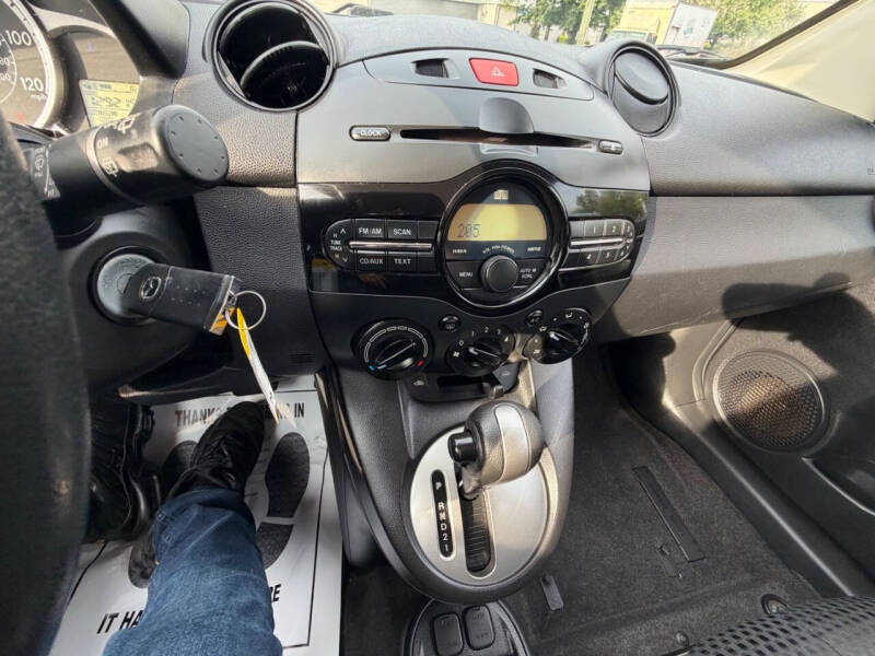 2011 Mazda MAZDA2 Touring