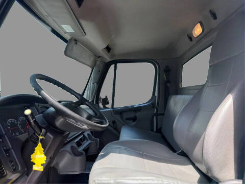 2021 Freightliner M2 106