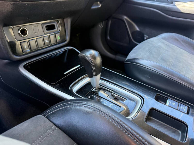 2020 Mitsubishi Outlander SE